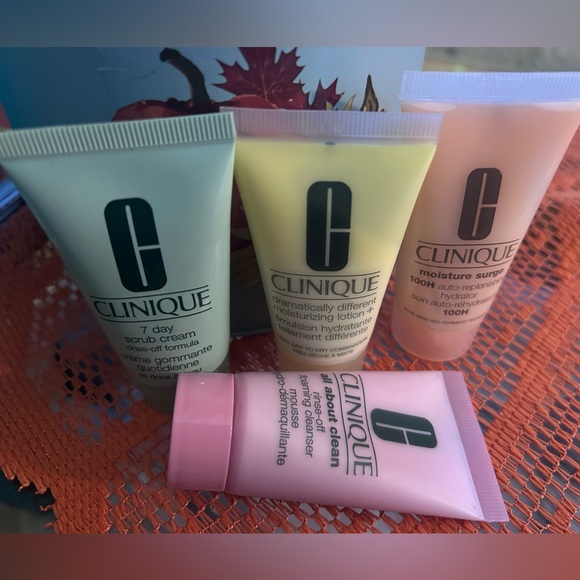 🚨Brand New Clinique face care. 
🆕 Skin Care added to set! - Picture 2 of 7